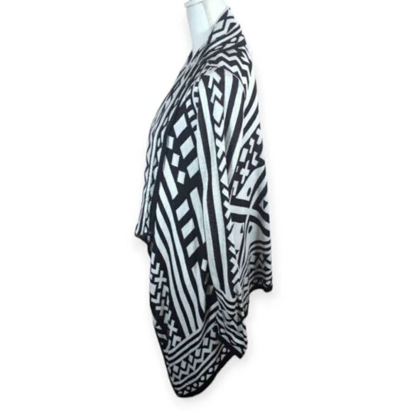 SAY WHAT? BLACK & WHITE GEOMETRIC PRINT CARDIGAN SZ.M EUC. - Picture 2 of 4